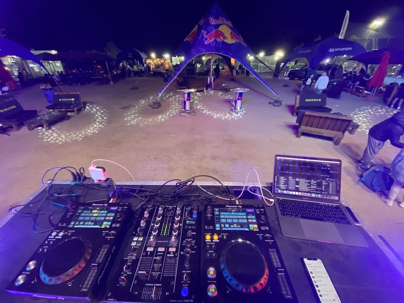 Activación de marca nocturna con DJ